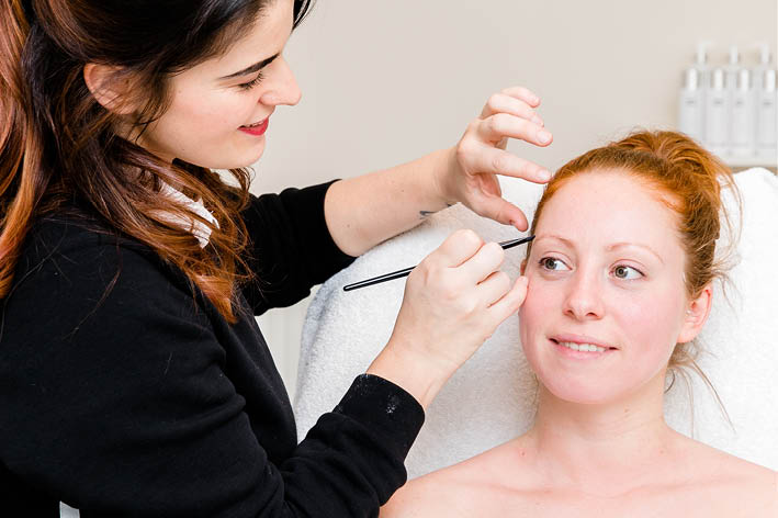 Wenkbrauw behandeling Echt - Skinics in Echt